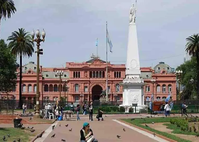 Monoambiente muy luminoso 2 cuadras Plaza de Mayo.