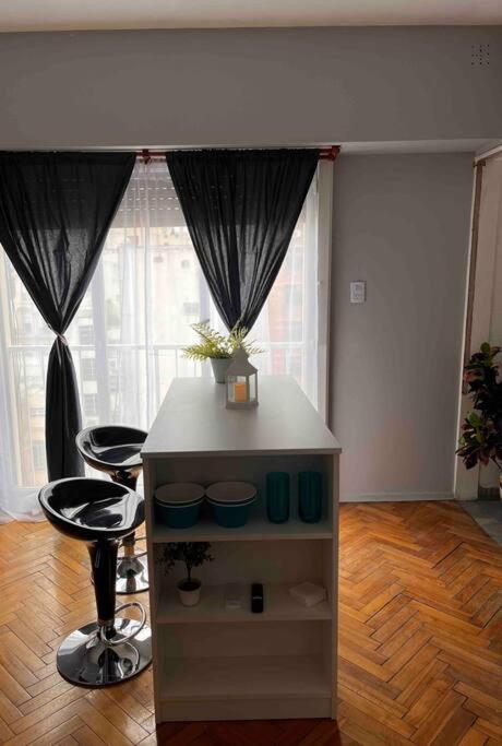 Apartment Monoambiente Muy Luminoso 2 Cuadras Plaza De Mayo. *