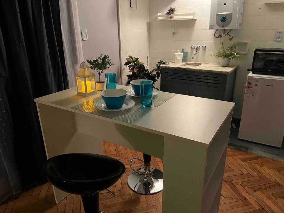 Apartment Monoambiente Muy Luminoso 2 Cuadras Plaza De Mayo. Buenos Aires
