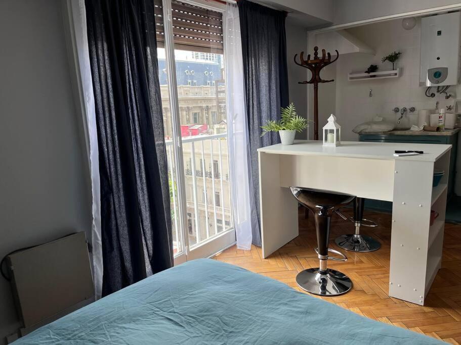 Apartamento Monoambiente Muy Luminoso 2 Cuadras Plaza De Mayo.
