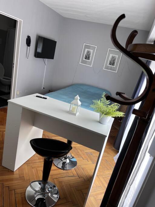 Monoambiente Muy Luminoso 2 Cuadras Plaza De Mayo. Apartamento