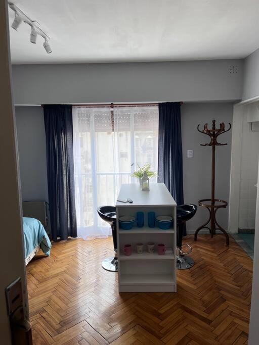 Monoambiente Muy Luminoso 2 Cuadras Plaza De Mayo. Apartamento *
